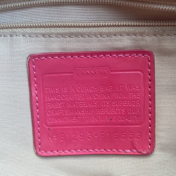 Coach, cross body, large size and in beautiful pink, messenger handbag. - Picture 7 of 15